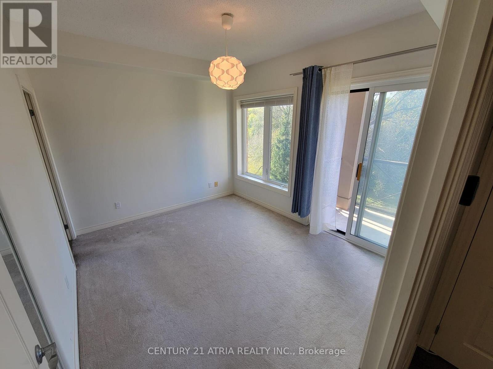 869 Clonsilla Avenue, Peterborough, Ontario  K9J 0B7 - Photo 4 - X12561604