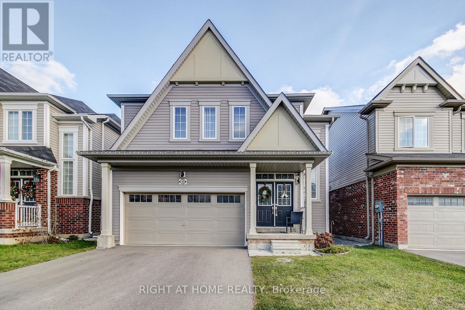 40 MCWATTERS STREET, Hamilton, Ontario