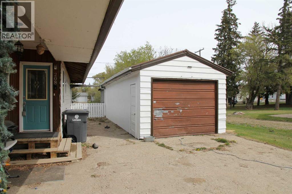208 1 Avenue W, Maidstone, Saskatchewan  S0M 1M0 - Photo 3 - A2220241