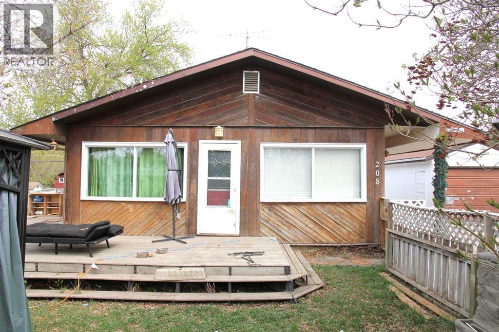208 1 Avenue W, Maidstone, Saskatchewan  S0M 1M0 - Photo 2 - A2220241