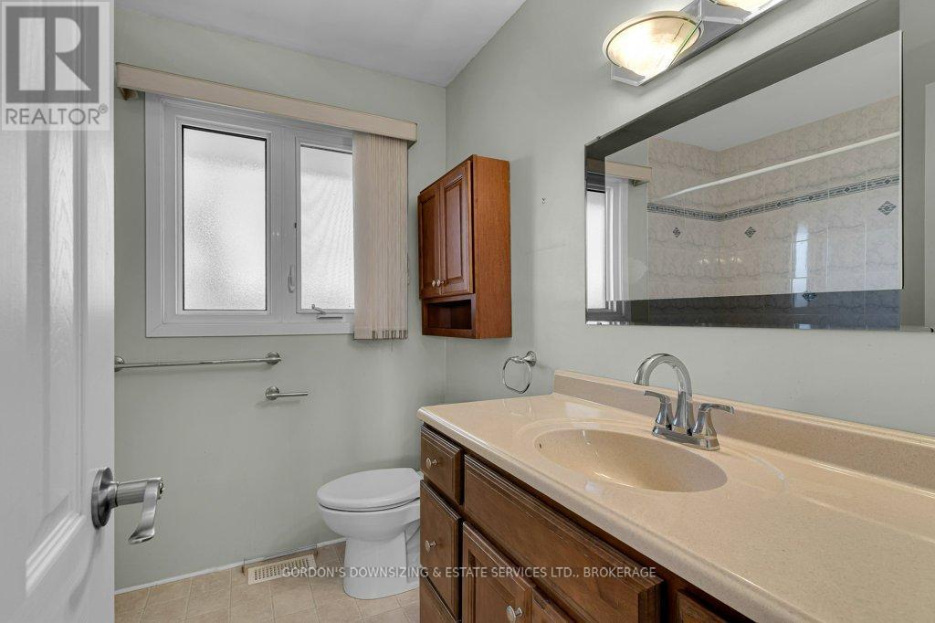 59 Oxford Crescent, Loyalist, Ontario  K7N 1R1 - Photo 15 - X12561704