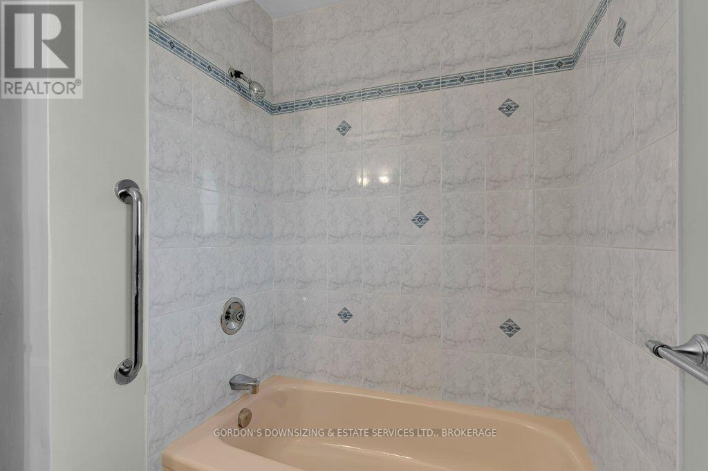 59 Oxford Crescent, Loyalist, Ontario  K7N 1R1 - Photo 16 - X12561704