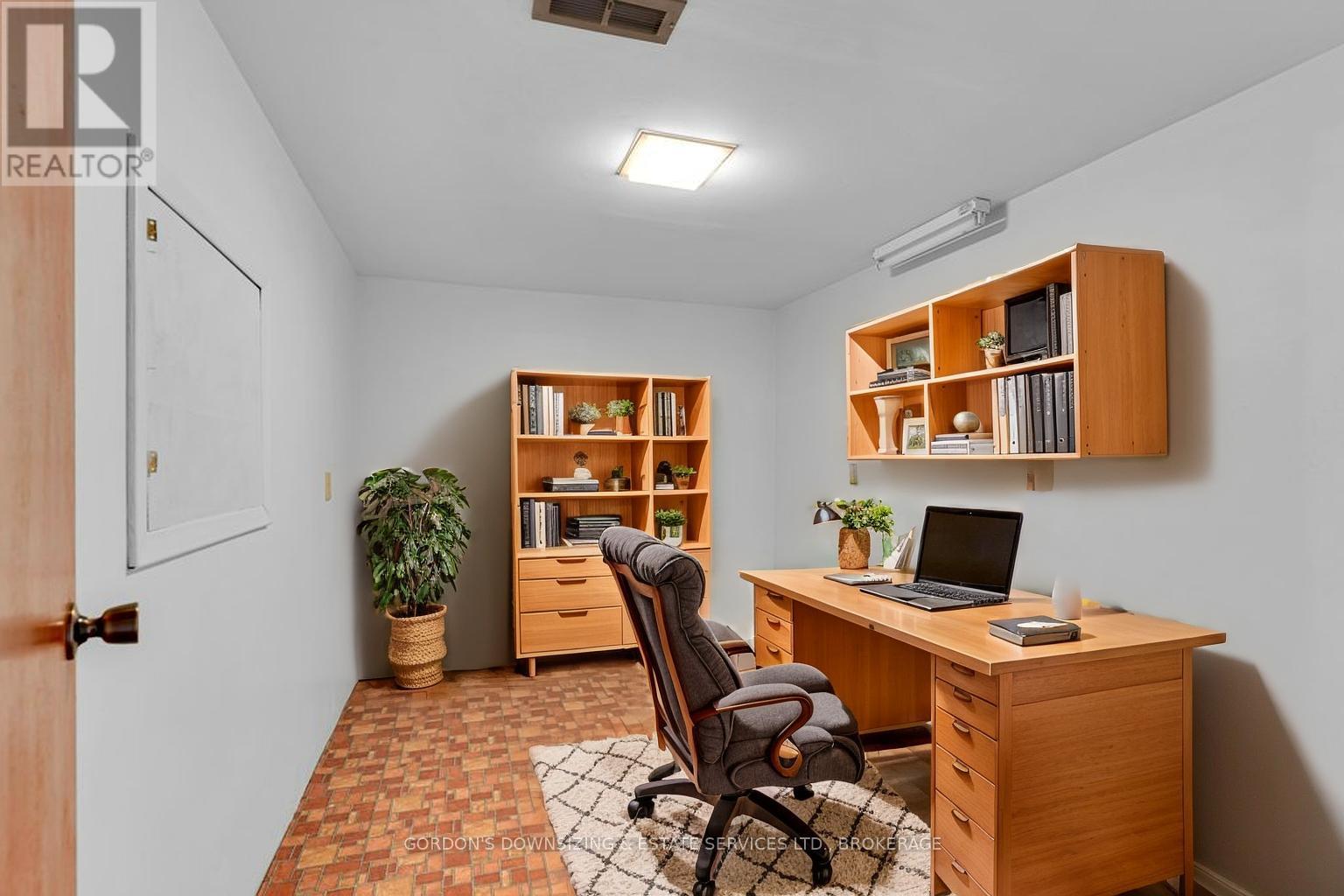 59 Oxford Crescent, Loyalist, Ontario  K7N 1R1 - Photo 33 - X12561704