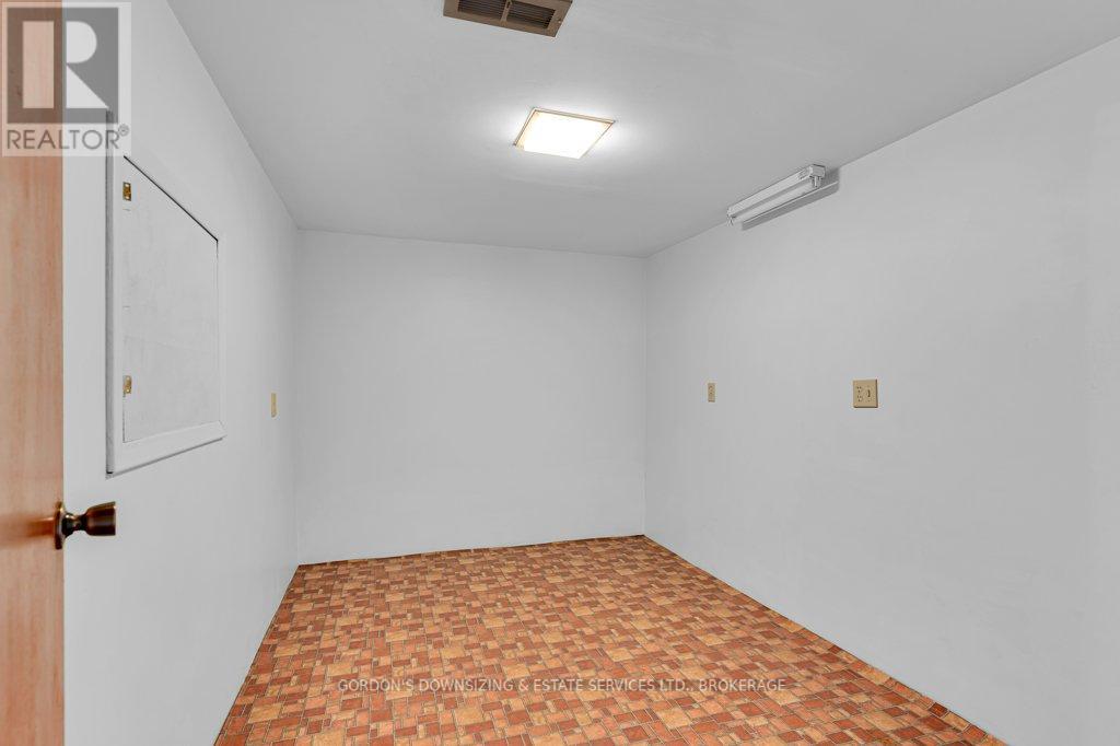 59 Oxford Crescent, Loyalist, Ontario  K7N 1R1 - Photo 34 - X12561704