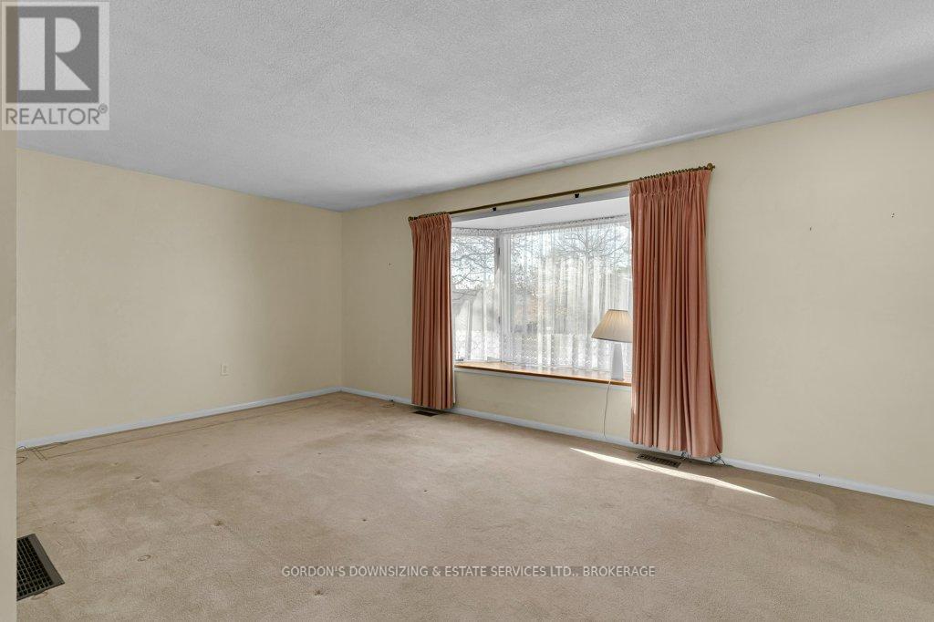 59 Oxford Crescent, Loyalist, Ontario  K7N 1R1 - Photo 6 - X12561704