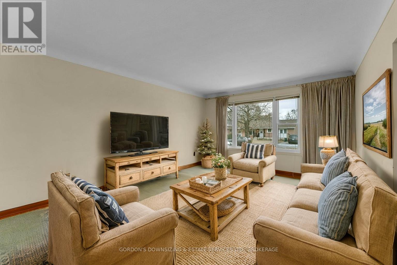 14 Mulcaster Street, Kingston, Ontario  K7M 2V5 - Photo 3 - X12561756