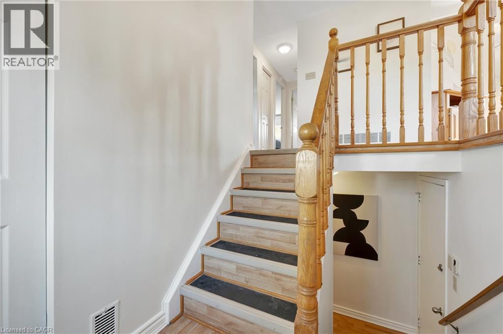 139 Ironstone Drive, Cambridge, Ontario  N1P 1A4 - Photo 4 - 40780356