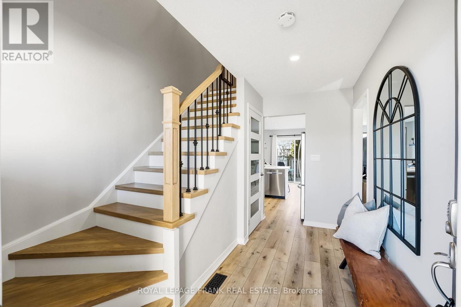 6 Short Crescent, Clarington, Ontario  L1E 2Z5 - Photo 2 - E12562004