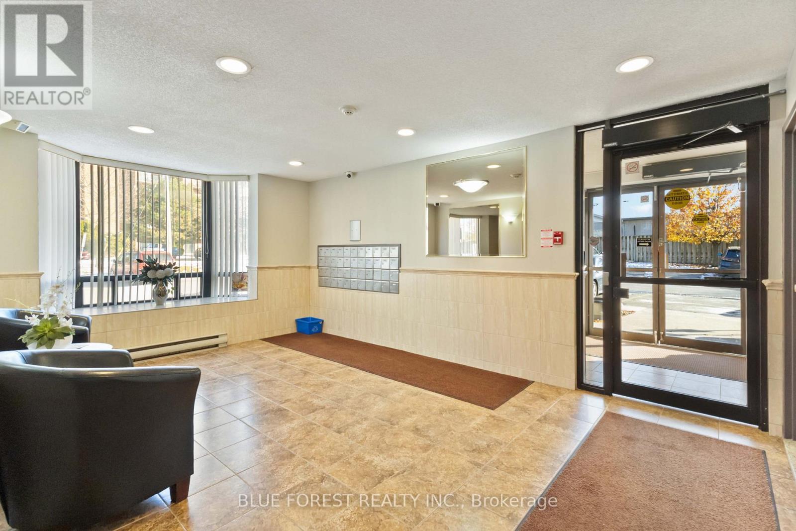 502 - 75 Huxley Street, London South, Ontario  N6J 4W7 - Photo 3 - X12561734