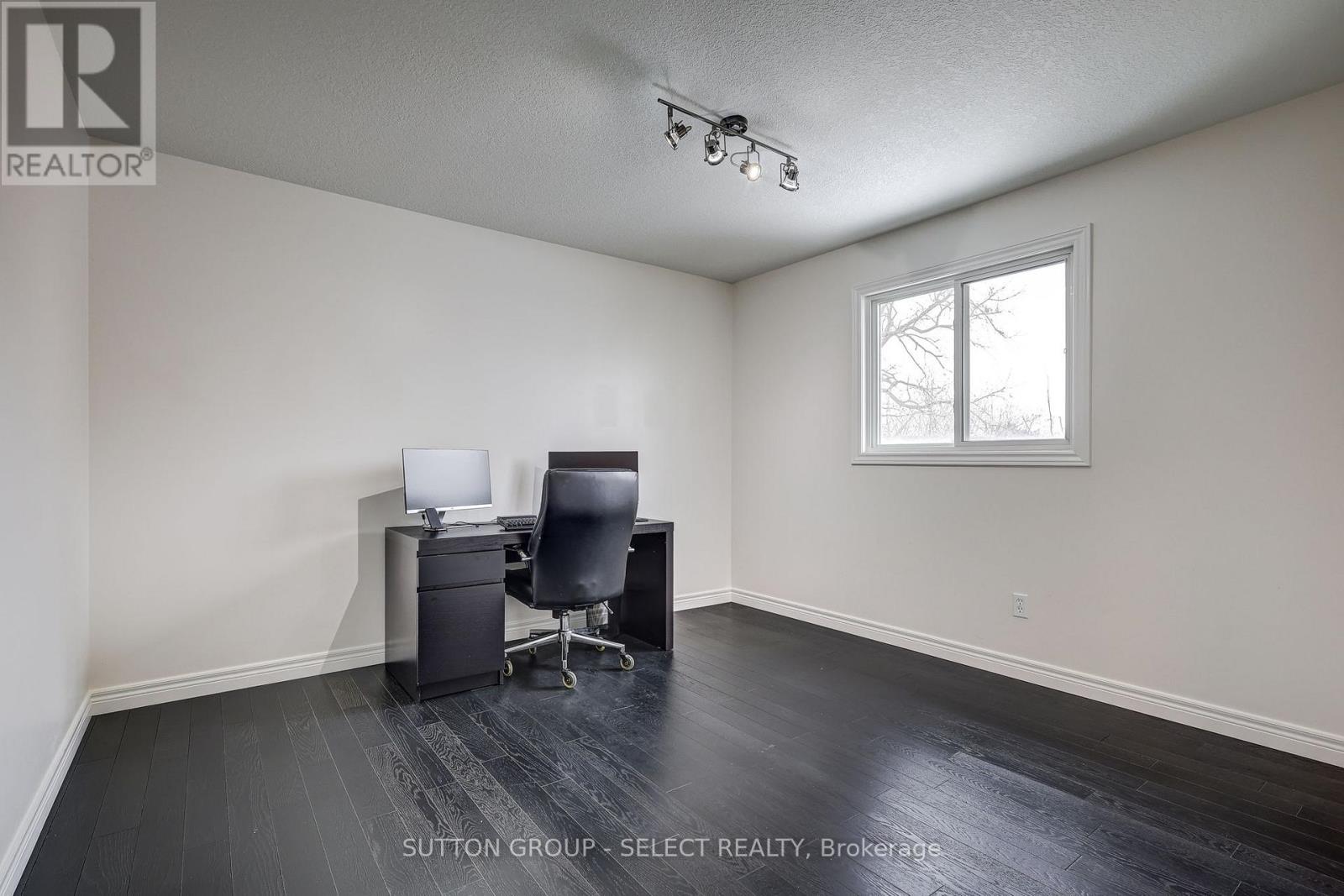 21 Alderwood Court, St. Thomas, Ontario  N5P 0B2 - Photo 12 - X12561772