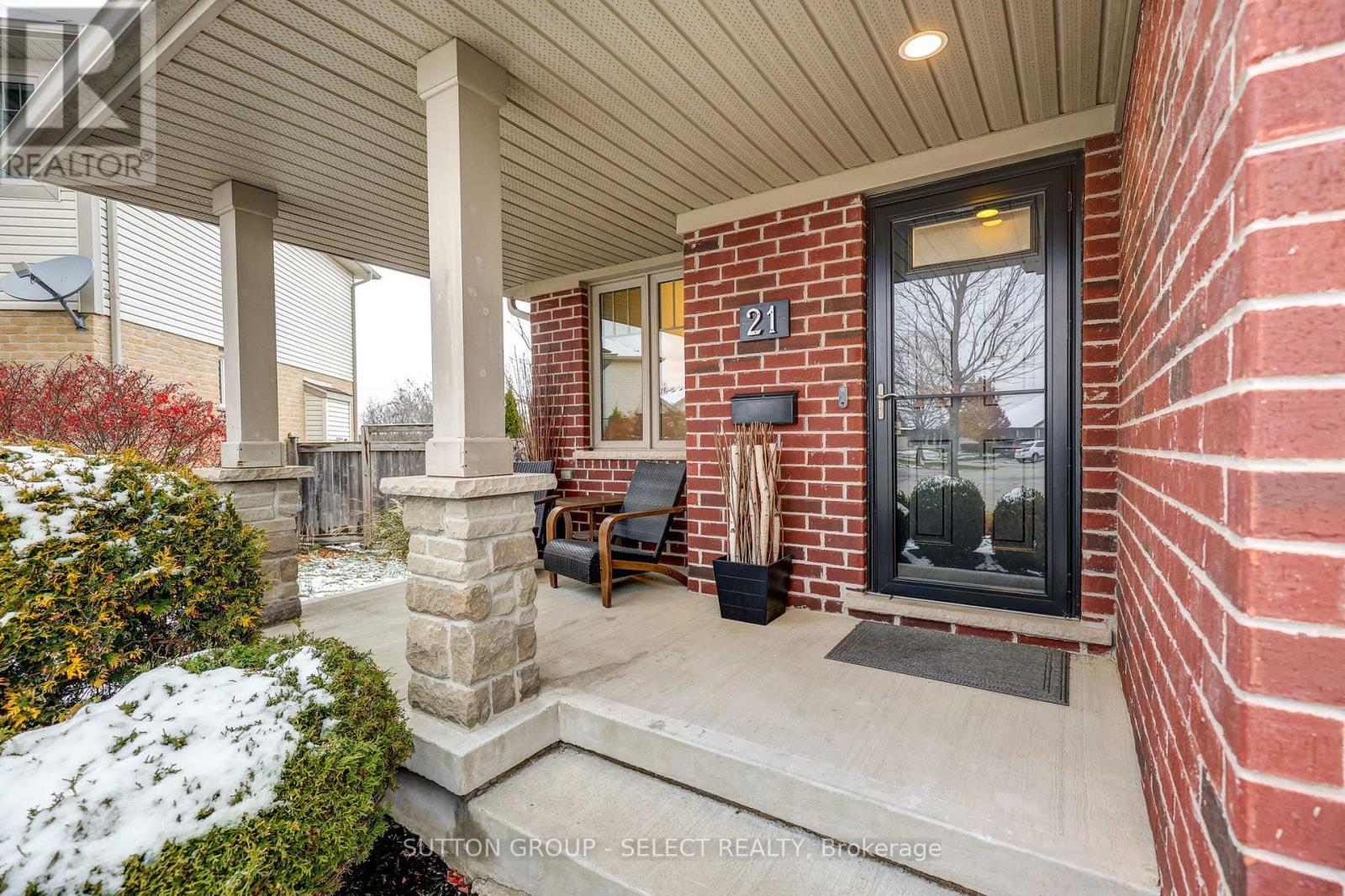 21 Alderwood Court, St. Thomas, Ontario  N5P 0B2 - Photo 2 - X12561772