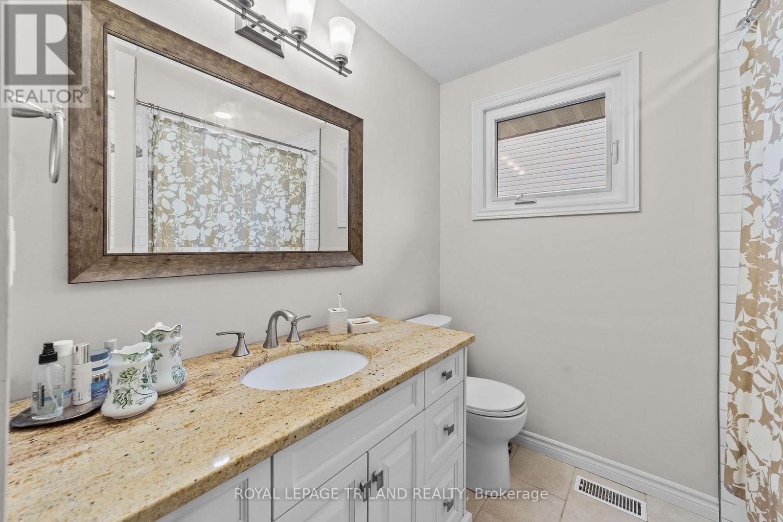 115 Roe Street, Southwest Middlesex, Ontario  N0L 1M0 - Photo 17 - X12561790