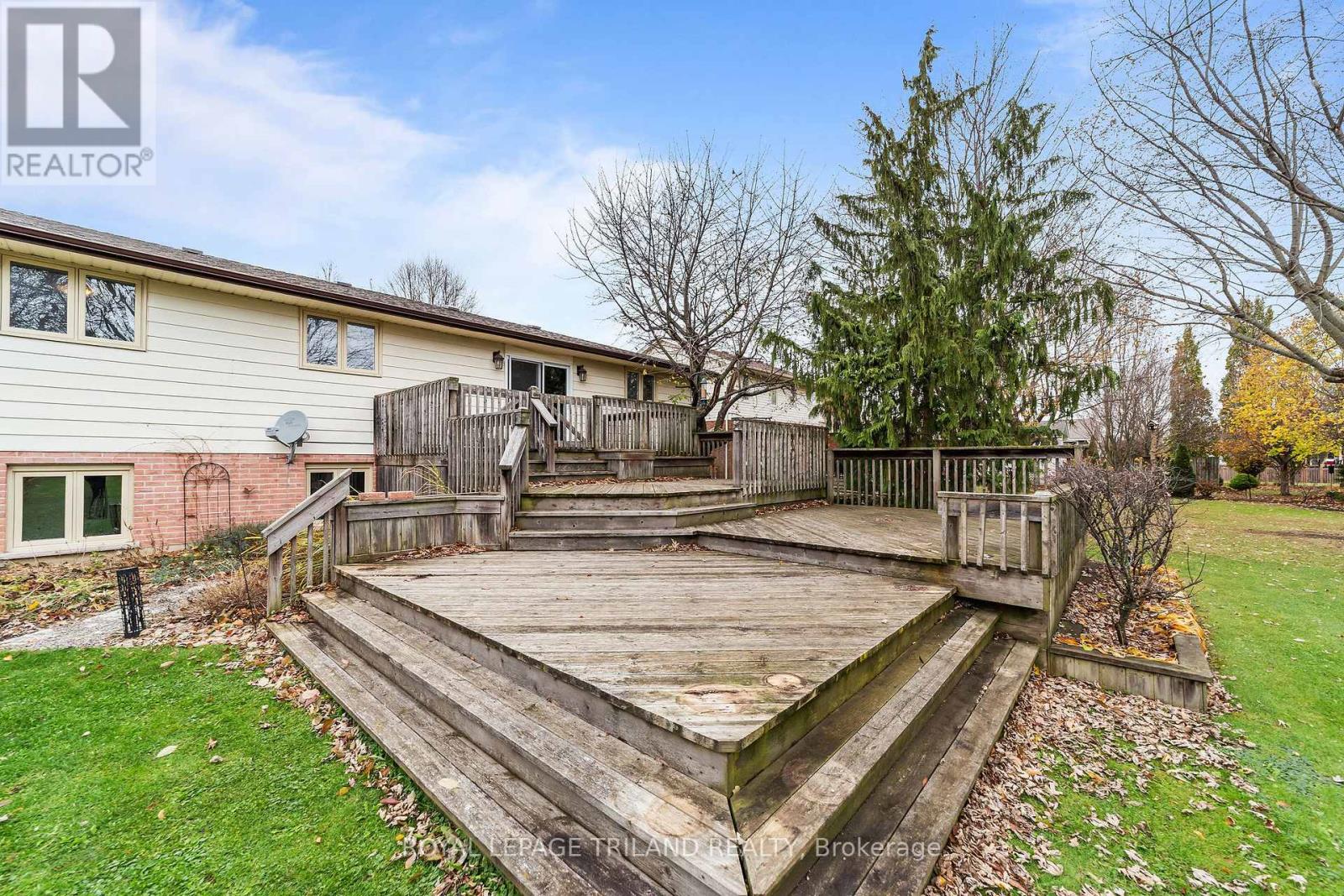 115 Roe Street, Southwest Middlesex, Ontario  N0L 1M0 - Photo 34 - X12561790