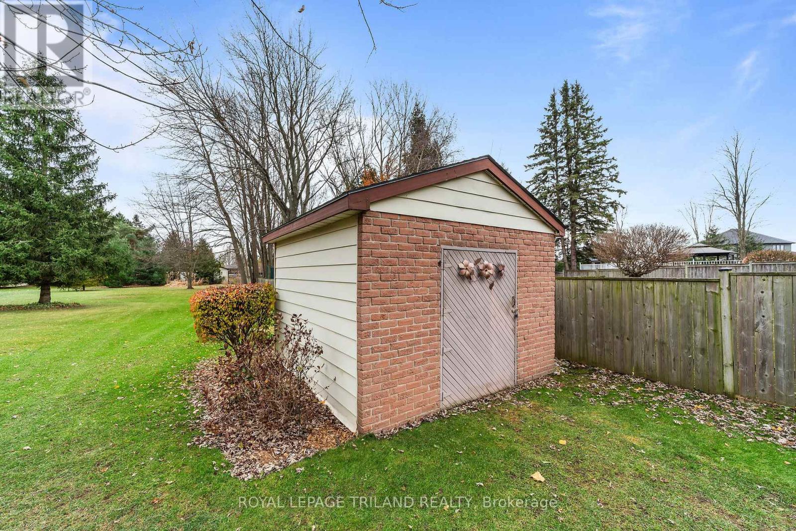 115 Roe Street, Southwest Middlesex, Ontario  N0L 1M0 - Photo 38 - X12561790