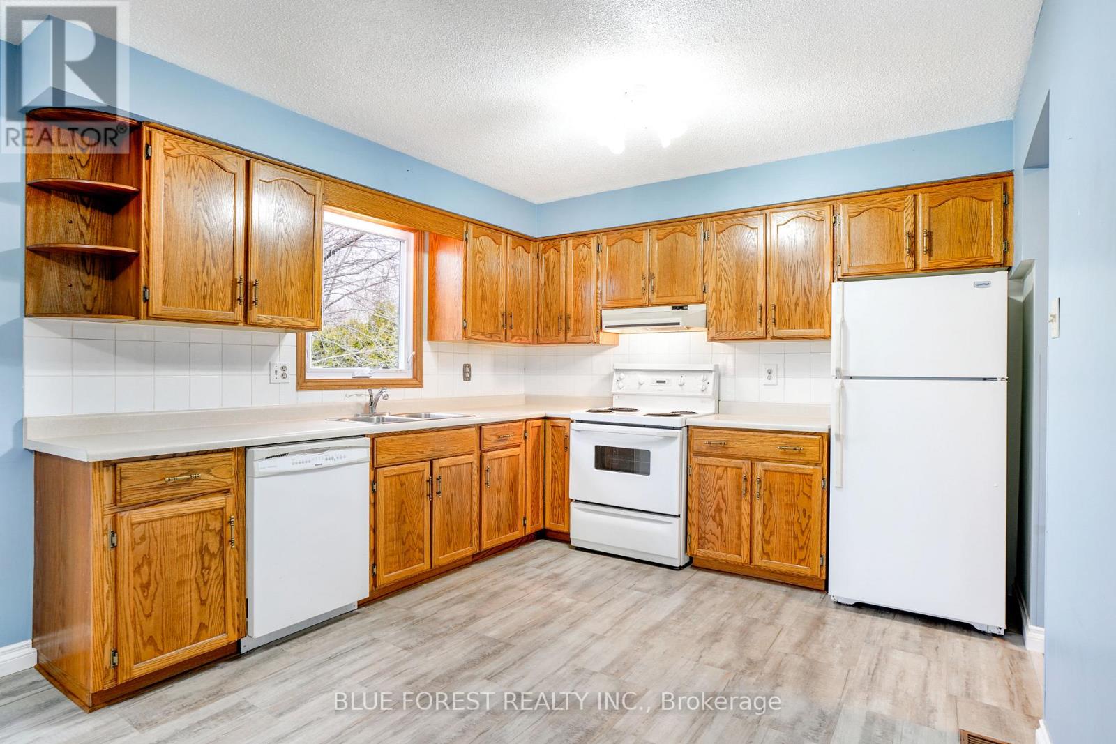 177 Gilbert Street, West Elgin, Ontario N0L 2P0 - Photo 10 - X12561974