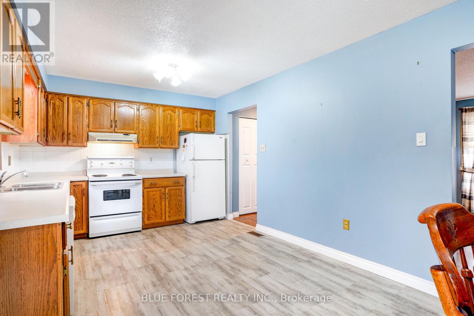 177 Gilbert Street, West Elgin, Ontario N0L 2P0 - Photo 11 - X12561974