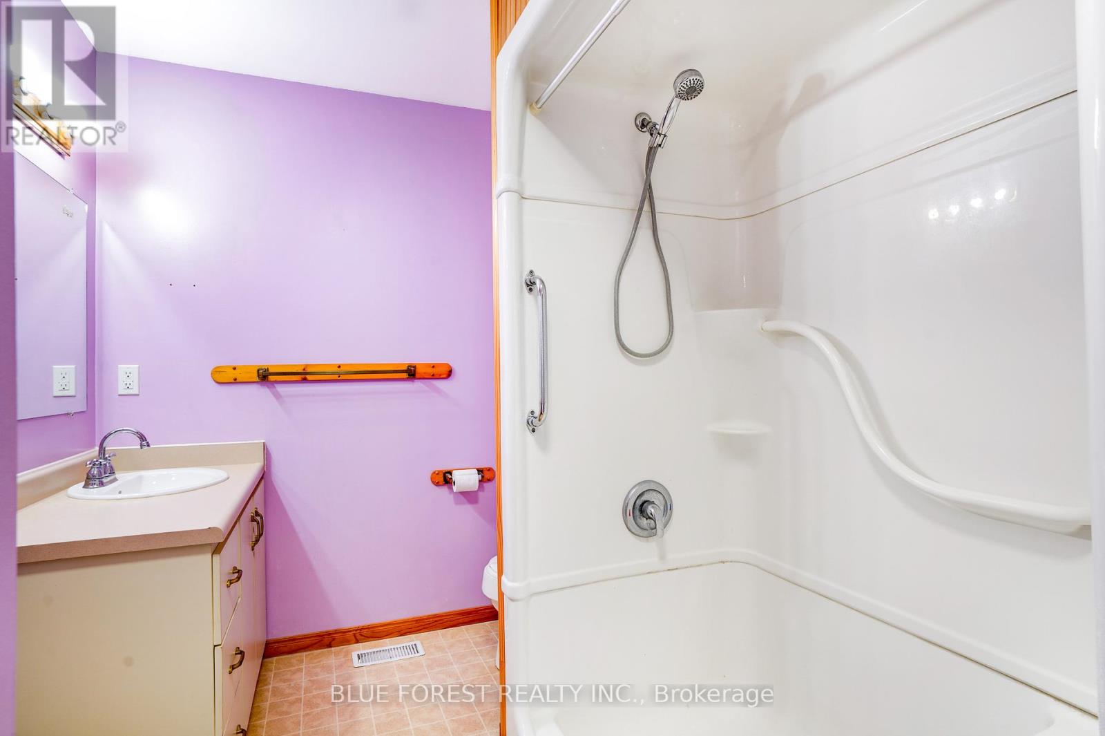 177 Gilbert Street, West Elgin, Ontario N0L 2P0 - Photo 19 - X12561974