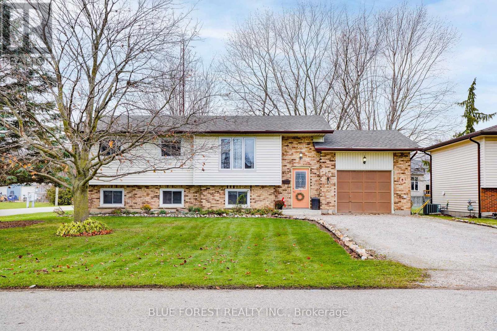 177 Gilbert Street, West Elgin, Ontario N0L 2P0 - Photo 2 - X12561974