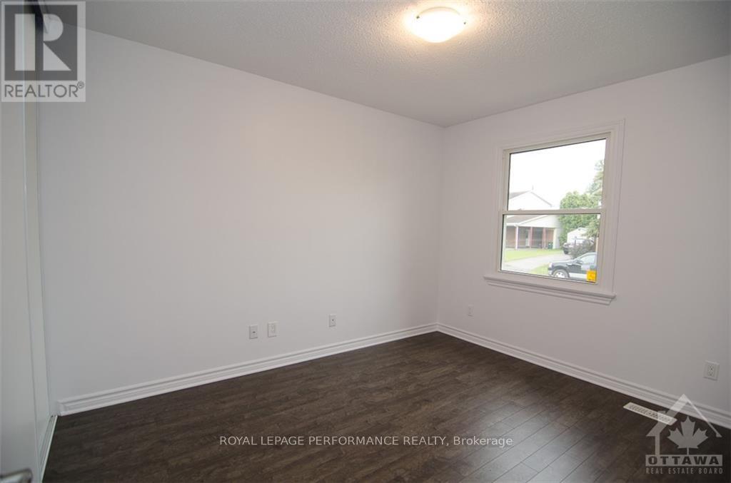 B - 111 Dalehurst Drive, Ottawa, Ontario  K2G 4E2 - Photo 12 - X12561972