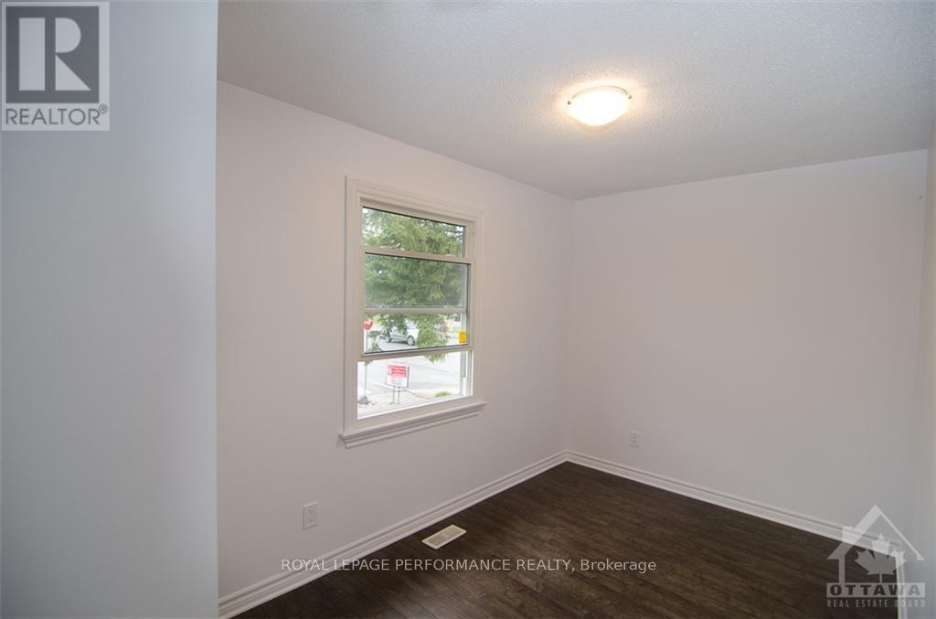 B - 111 Dalehurst Drive, Ottawa, Ontario  K2G 4E2 - Photo 14 - X12561972