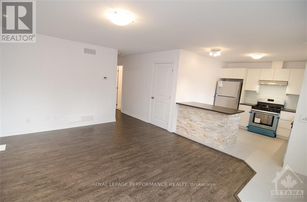 B - 111 Dalehurst Drive, Ottawa, Ontario  K2G 4E2 - Photo 3 - X12561972