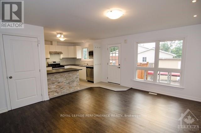 B - 111 Dalehurst Drive, Ottawa, Ontario  K2G 4E2 - Photo 4 - X12561972