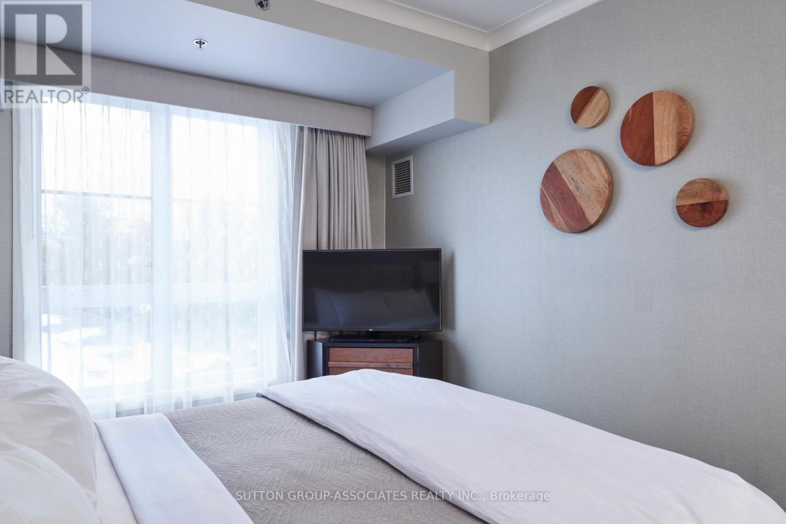 304 - 220 Gord Canning Drive, Blue Mountains, Ontario  L9Y 0K9 - Photo 13 - X12529696