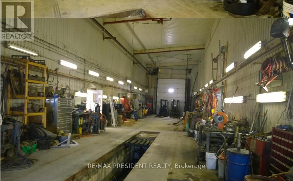 1444 Plank Road, Sarnia, Ontario  N7T 7H1 - Photo 3 - X12556614