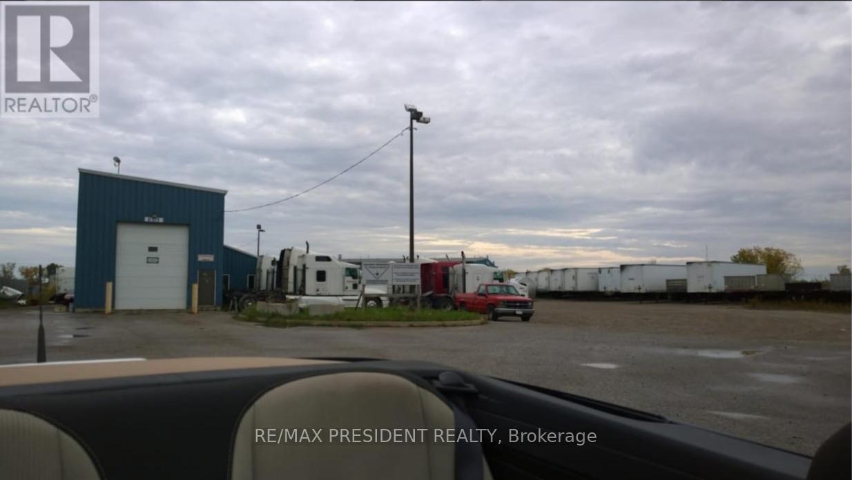 1444 Plank Road, Sarnia, Ontario  N7T 7H1 - Photo 4 - X12556614