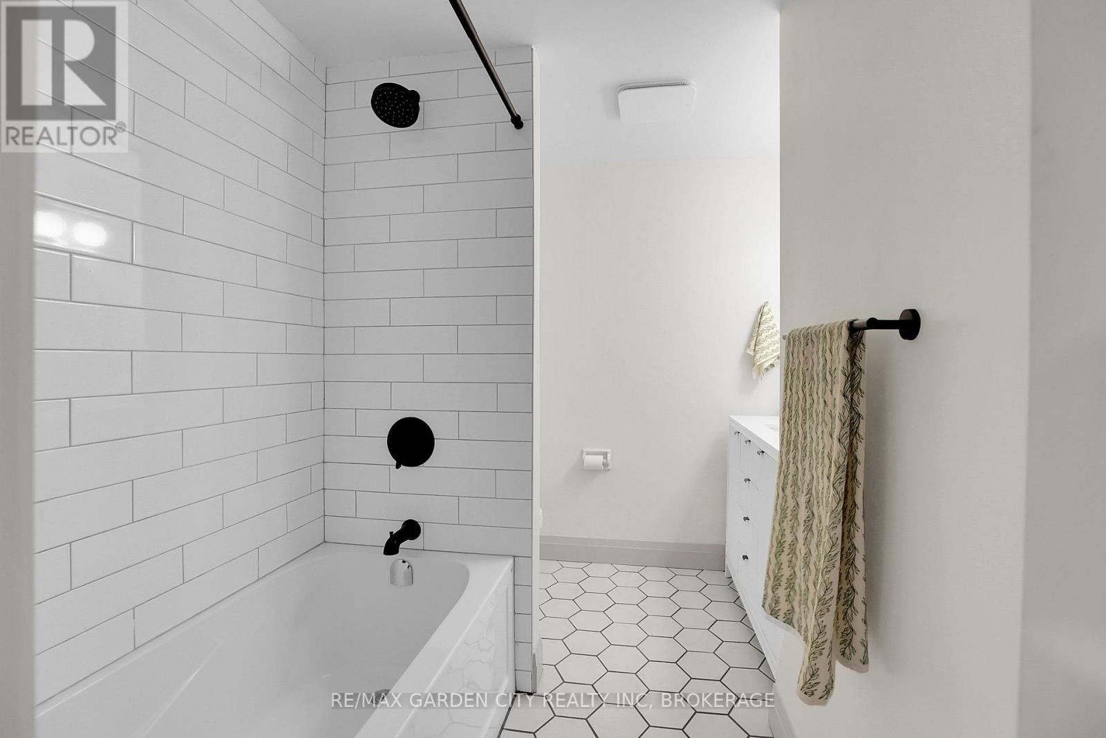 85 - 185 Denistoun Street W, Welland, Ontario  L3C 6J6 - Photo 18 - X12561824