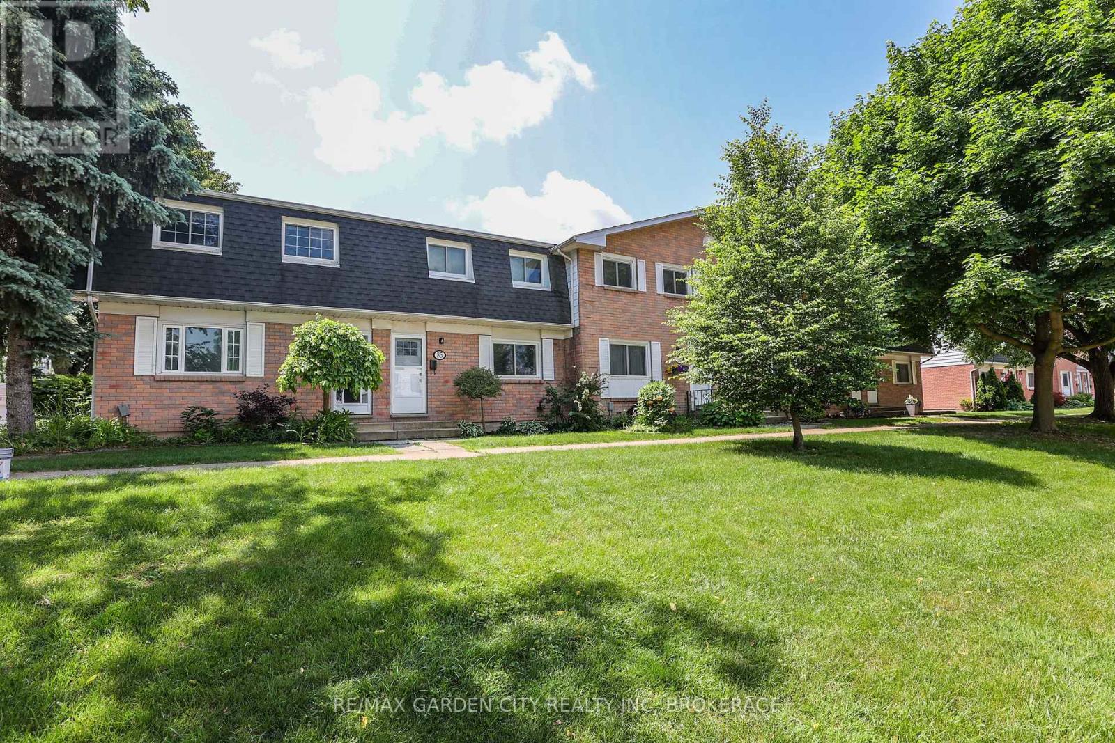 85 - 185 Denistoun Street W, Welland, Ontario  L3C 6J6 - Photo 2 - X12561824