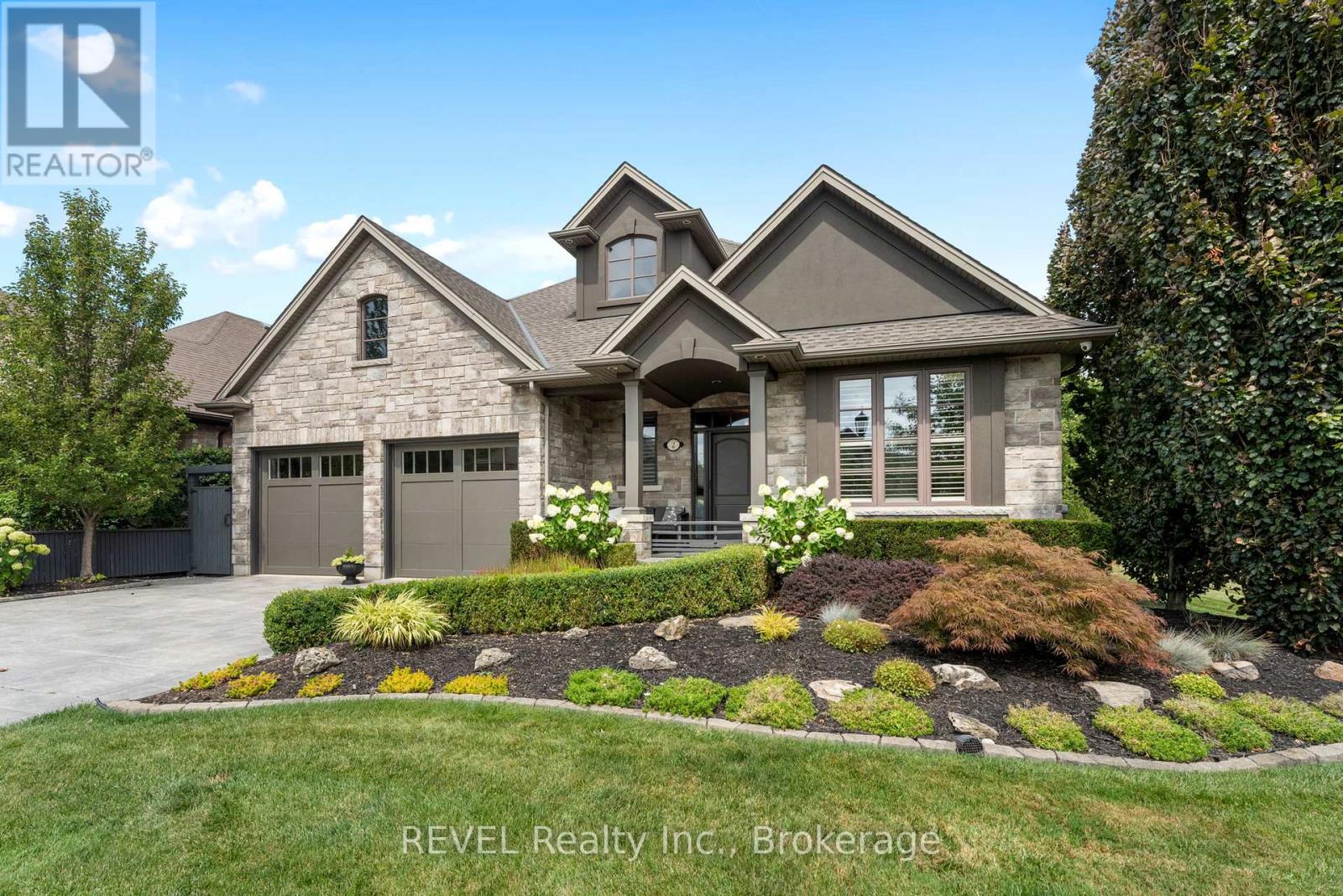 2 Tulip Tree Road, Niagara-On-The-Lake, Ontario  L0S 1J0 - Photo 2 - X12561870