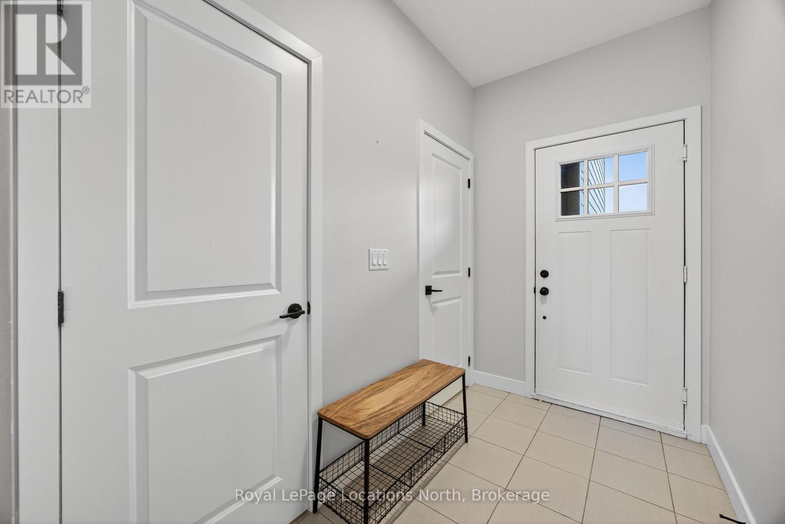 204 - 11 Beausoleil Lane, Blue Mountains, Ontario  L9Y 0H2 - Photo 4 - X12561700