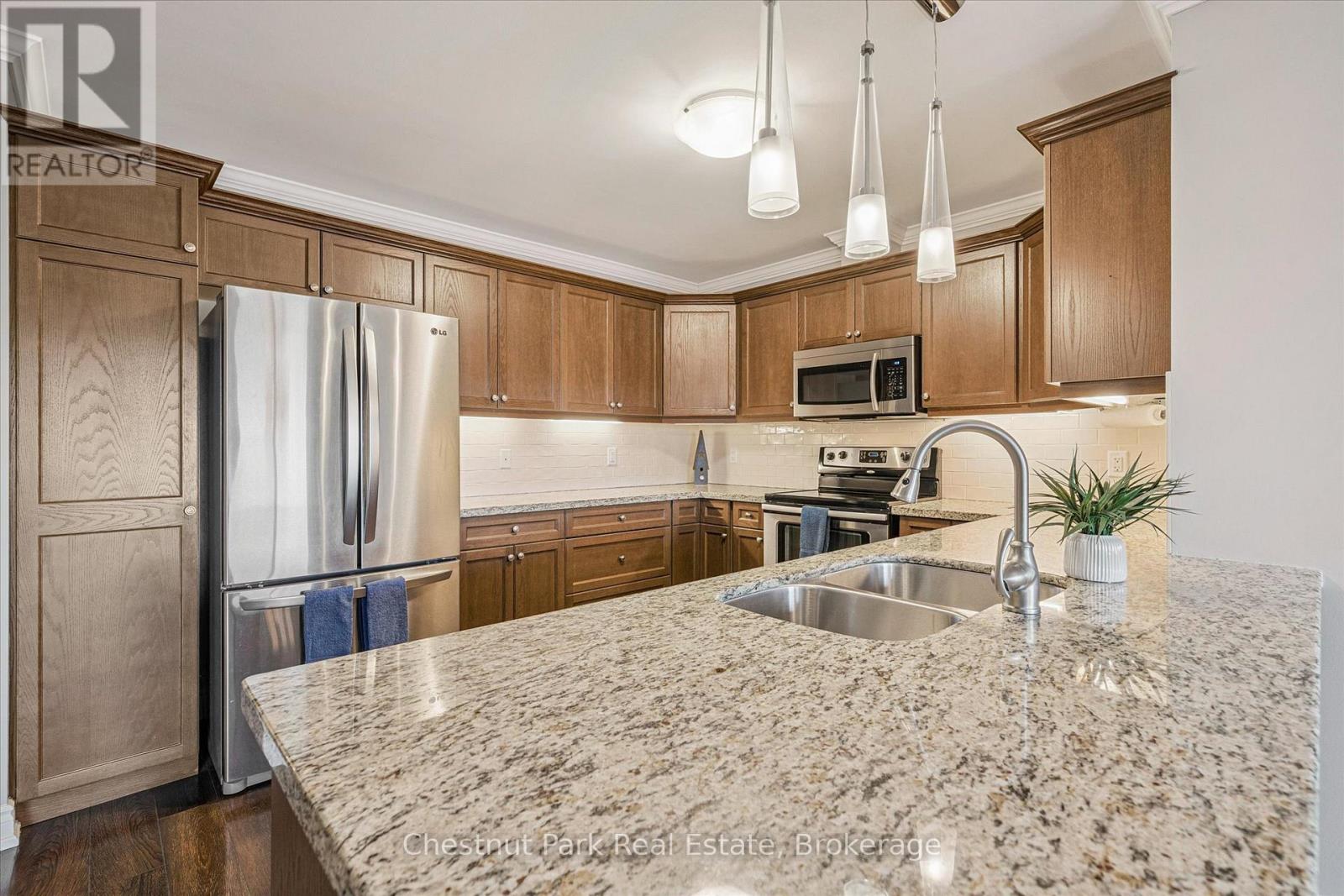 209 - 10b Kimberley Avenue, Bracebridge (Macaulay), Ontario  P1L 0A6 - Photo 11 - X12561904