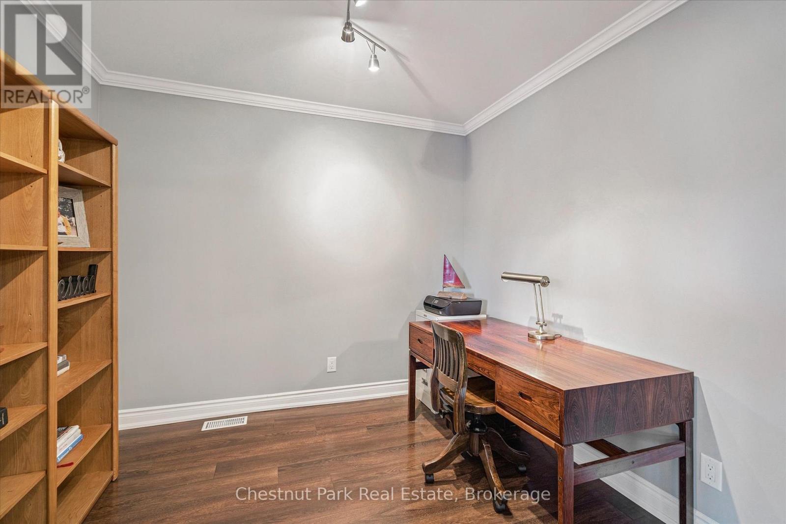 209 - 10b Kimberley Avenue, Bracebridge (Macaulay), Ontario  P1L 0A6 - Photo 23 - X12561904