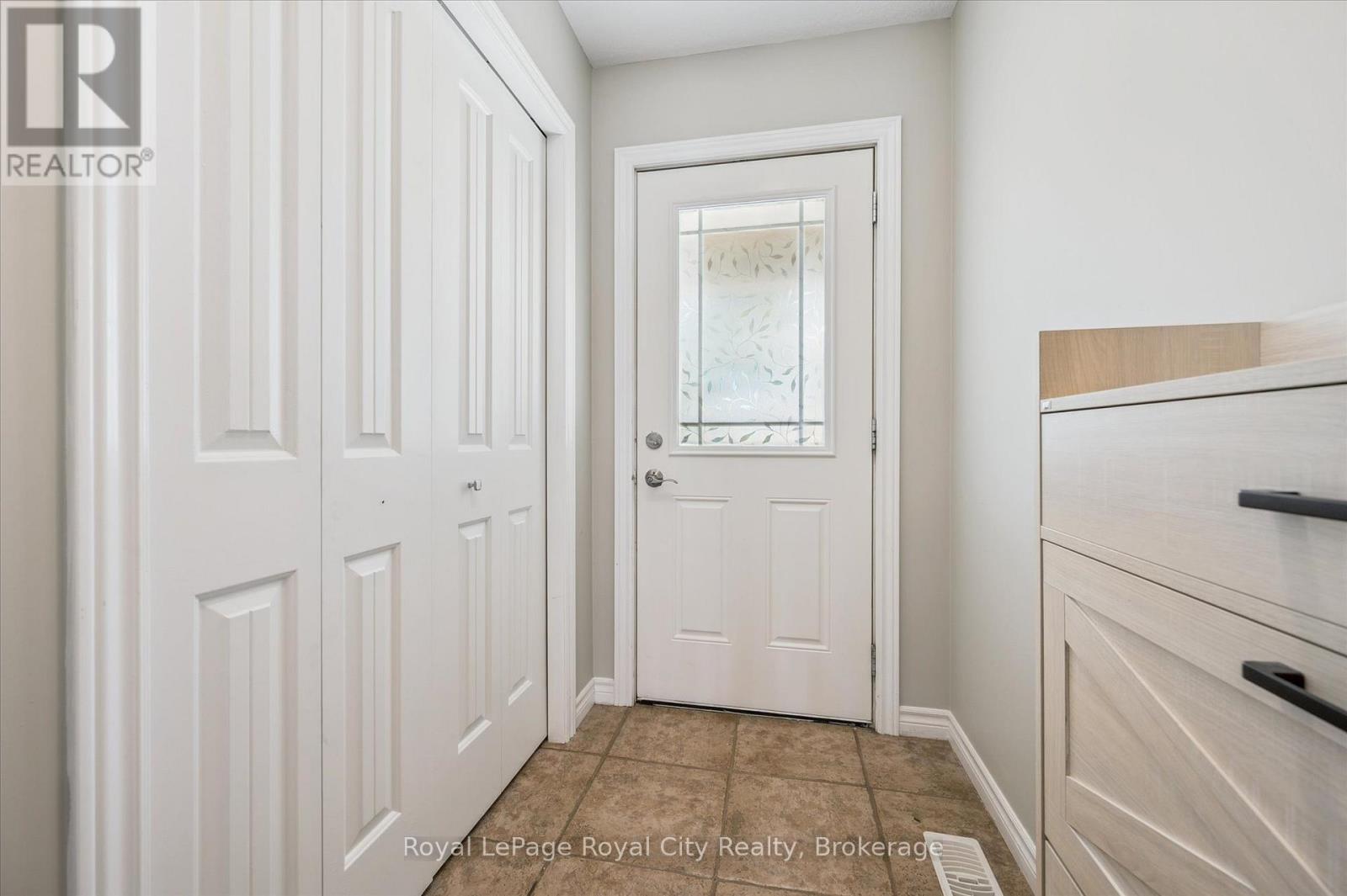 33 - 10 Katemore Drive, Guelph, Ontario N1L 0J2 - Photo 3 - X12561910