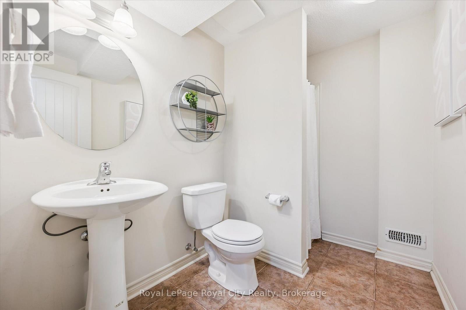 33 - 10 Katemore Drive, Guelph, Ontario N1L 0J2 - Photo 30 - X12561910