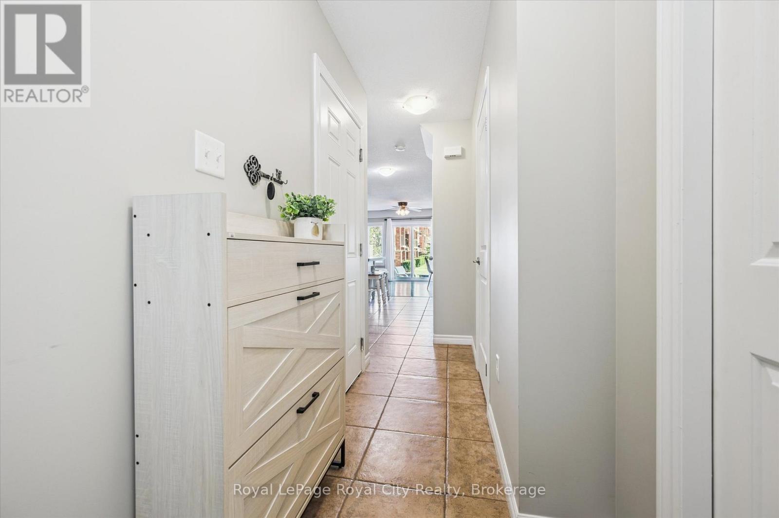 33 - 10 Katemore Drive, Guelph, Ontario N1L 0J2 - Photo 4 - X12561910