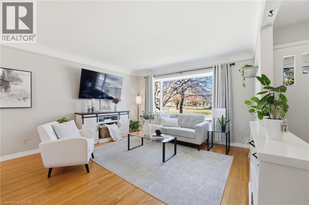 11 Kensington Avenue, Kitchener, Ontario N2B 1J5 - Photo 3 - 40789517