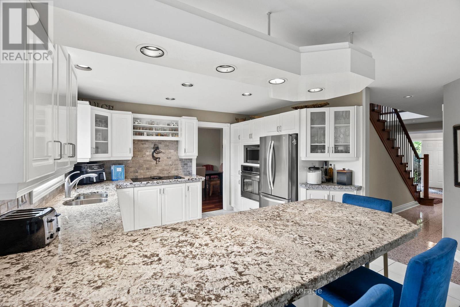 6 Marchbrook Circle, Ottawa, Ontario  K2W 1A1 - Photo 16 - X12456164