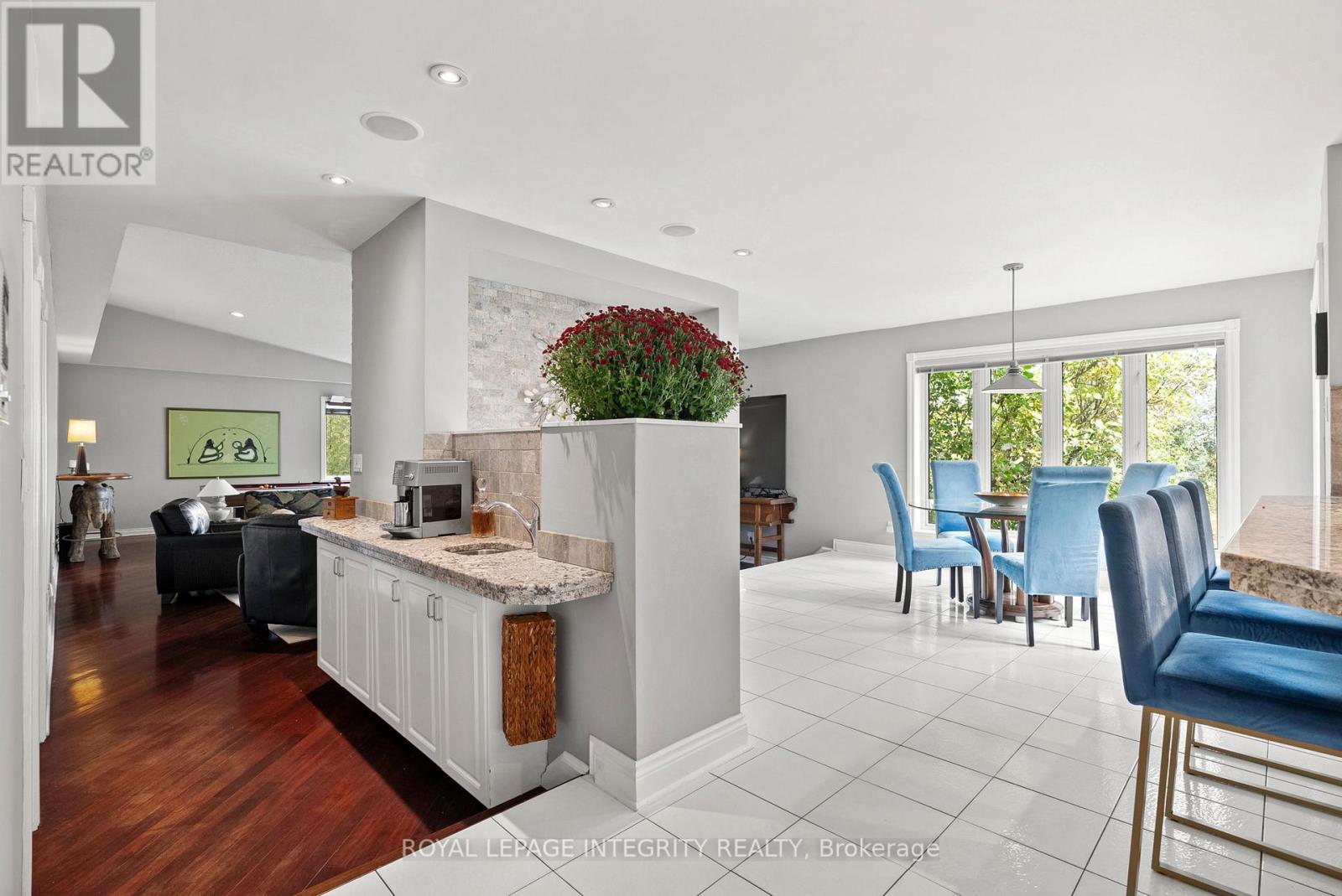 6 Marchbrook Circle, Ottawa, Ontario  K2W 1A1 - Photo 18 - X12456164