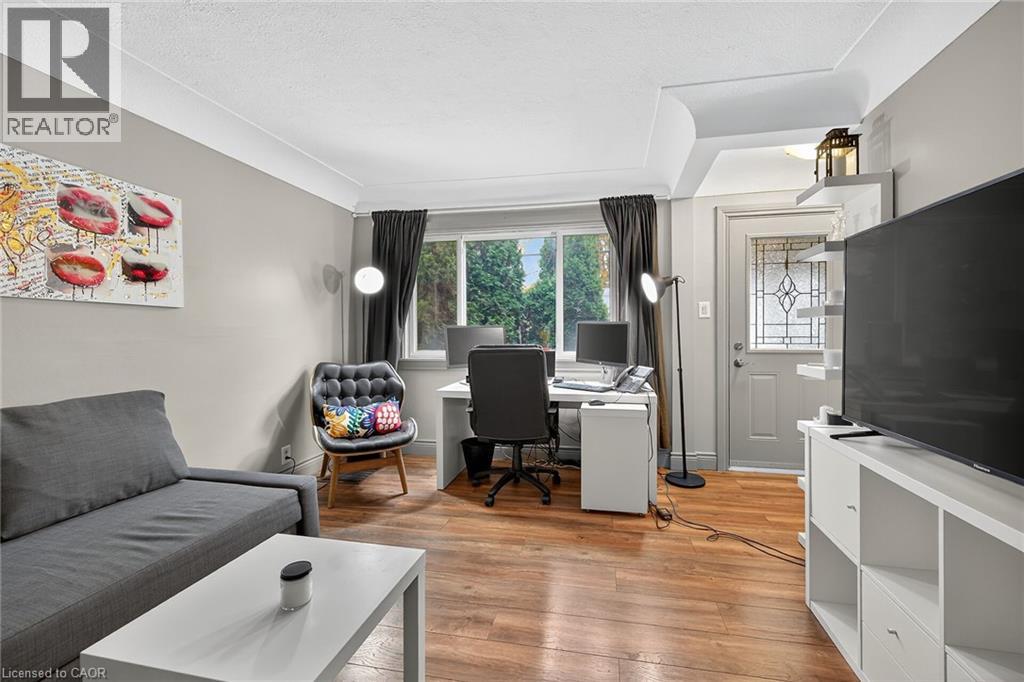 49 East 33rd Street, Hamilton, Ontario  L8V 3S9 - Photo 6 - 40786757