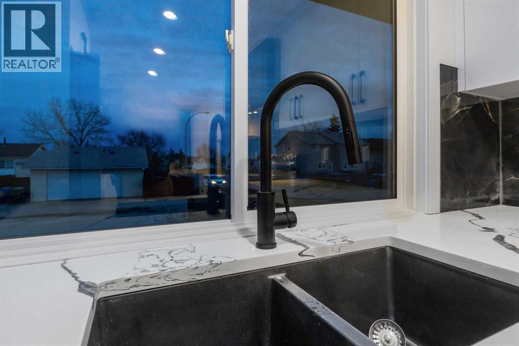 16 Faldale Close Ne, Calgary, Alberta  T3J 1V9 - Photo 16 - A2270795