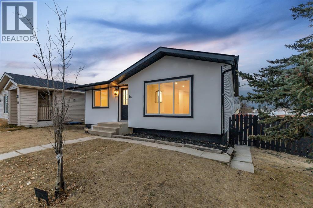 16 Faldale Close Ne, Calgary, Alberta  T3J 1V9 - Photo 2 - A2270795