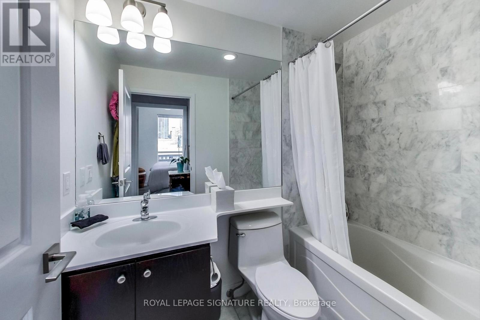 2009 - 1 Scott Street, Toronto, Ontario  M5E 1A1 - Photo 12 - C12561764