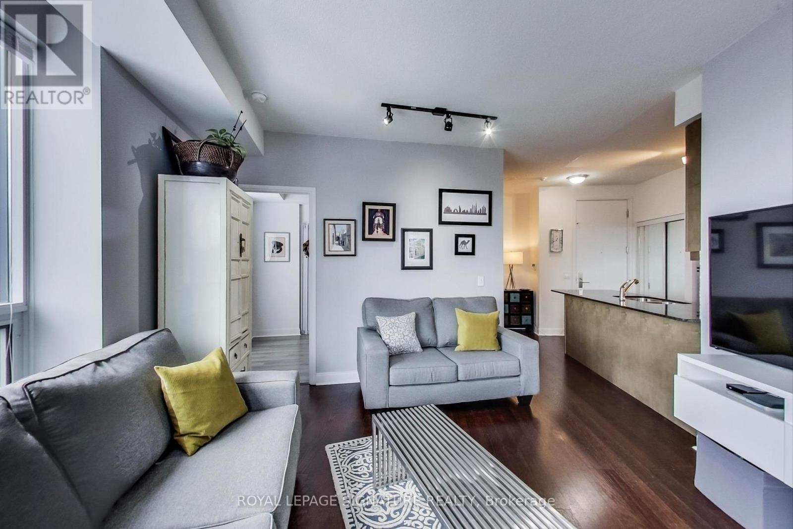 2009 - 1 Scott Street, Toronto, Ontario  M5E 1A1 - Photo 2 - C12561764