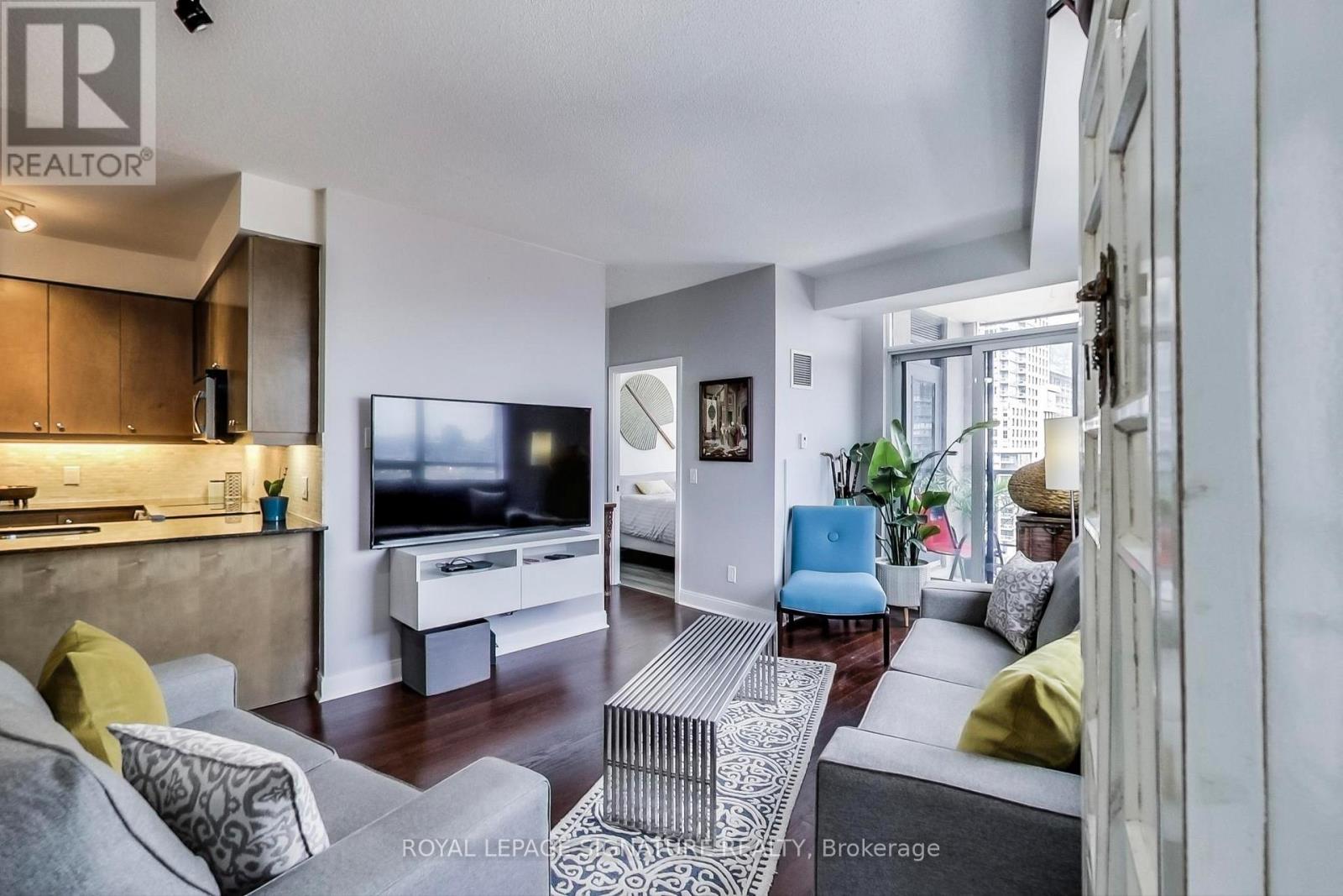 2009 - 1 Scott Street, Toronto, Ontario  M5E 1A1 - Photo 3 - C12561764