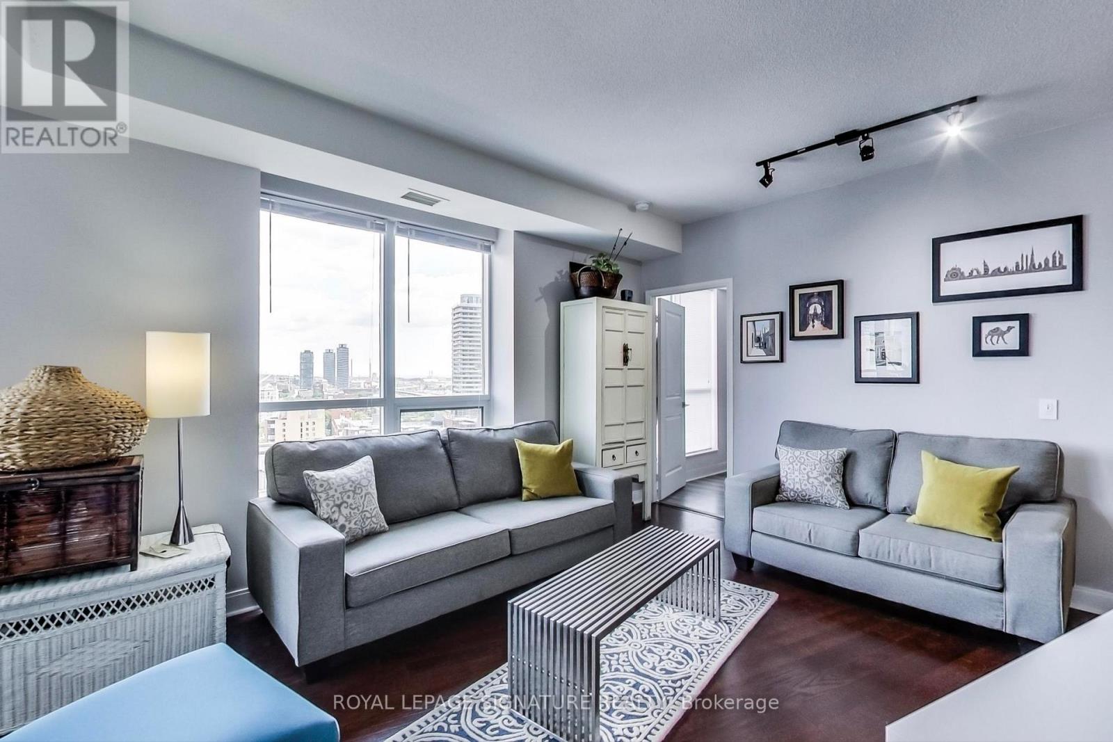 2009 - 1 Scott Street, Toronto, Ontario  M5E 1A1 - Photo 4 - C12561764