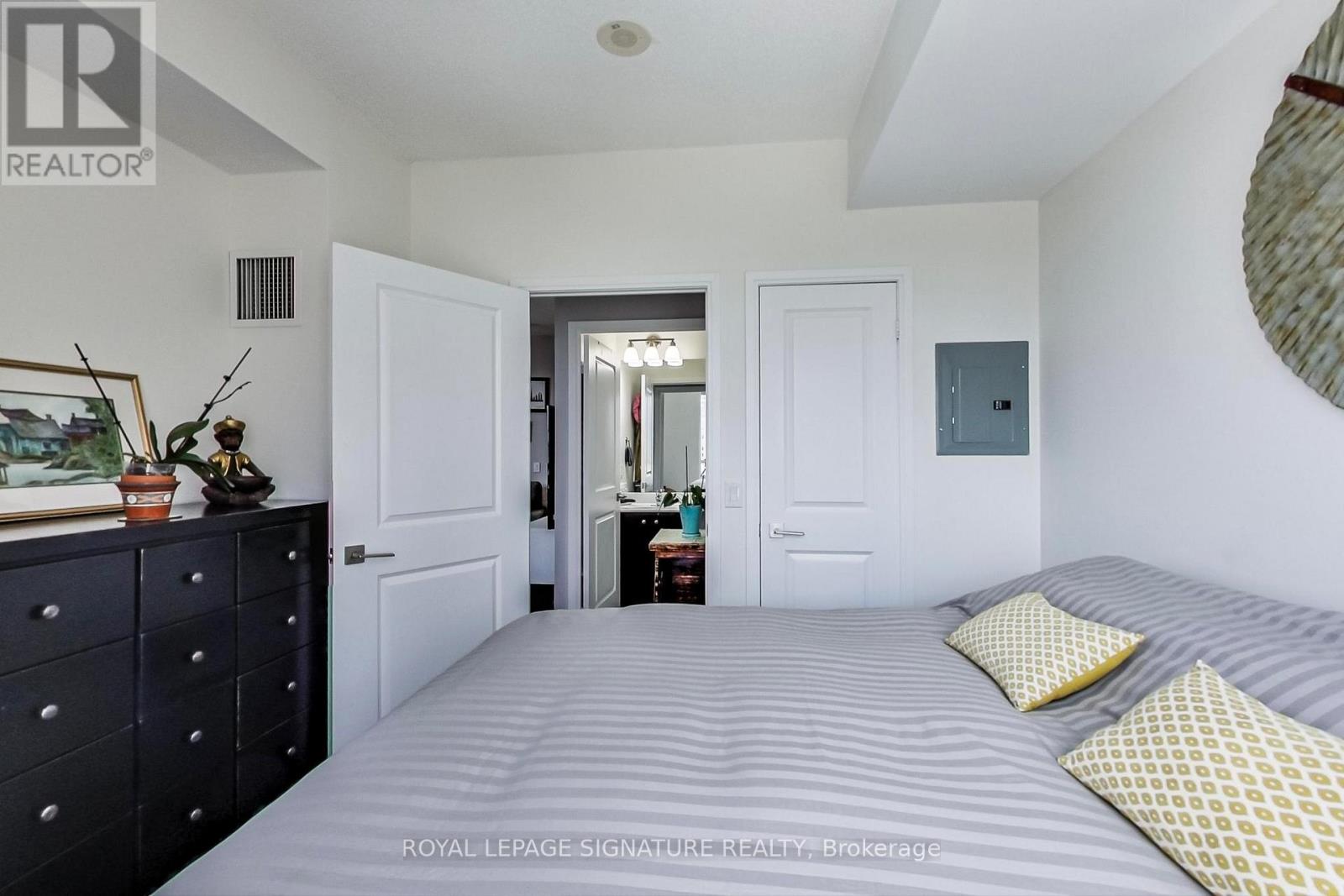 2009 - 1 Scott Street, Toronto, Ontario  M5E 1A1 - Photo 9 - C12561764