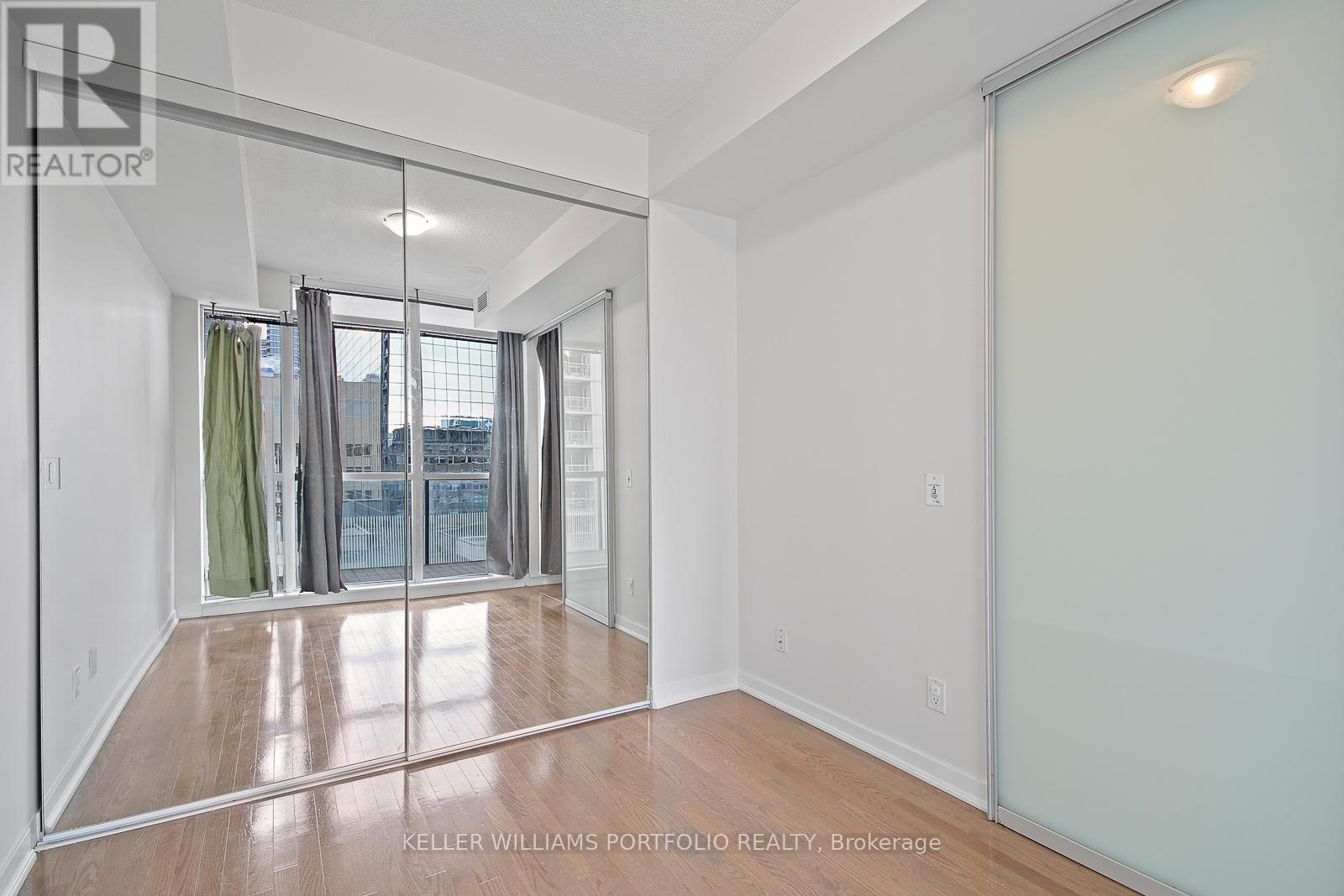 1104 - 770 Bay Street, Toronto, Ontario  M5G 0A6 - Photo 14 - C12561770